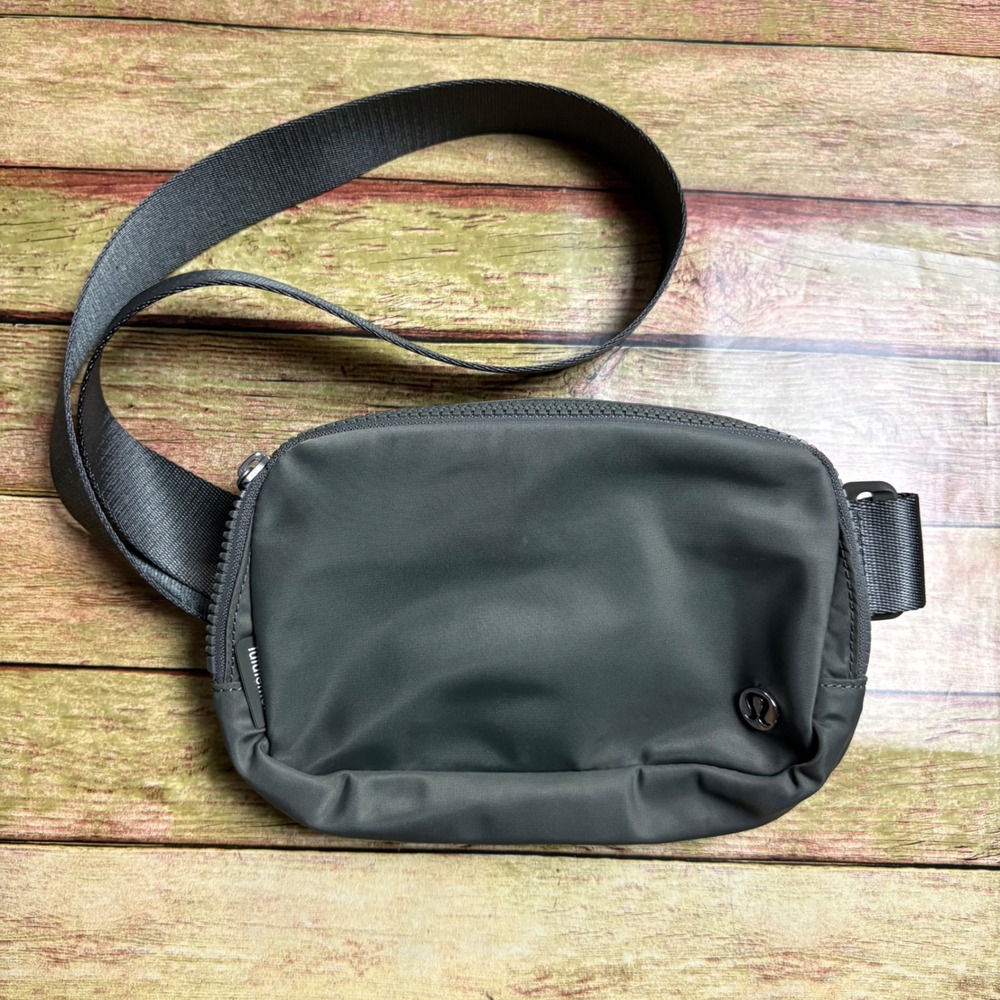 Lululemon Everywhere Belt Bag 1L Dark Olive Green Nylon Waist Pack LU9AX2S